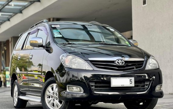 2011 Toyota Innova  2.0 G Gas AT in Makati, Metro Manila