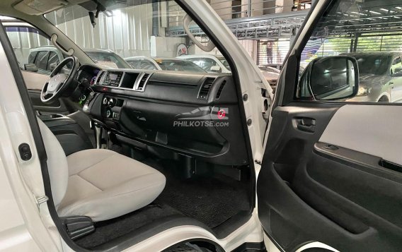 2018 Toyota Hiace  Super Grandia (Fabric) 3.0 A/T 2-Tone in Marikina, Metro Manila-15