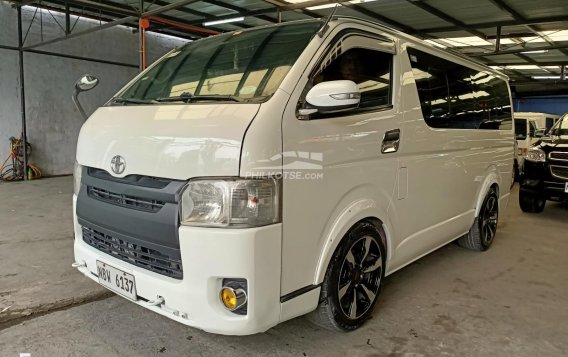 2016 Toyota Hiace  Commuter Deluxe in Las Piñas, Metro Manila-13