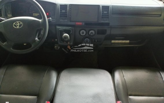 2016 Toyota Hiace  Commuter Deluxe in Las Piñas, Metro Manila-4