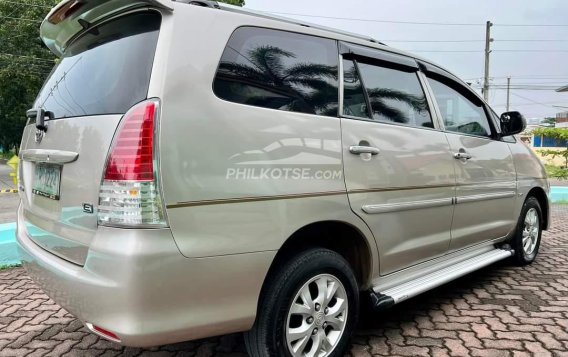 2011 Toyota Innova  2.8 E Diesel AT in Manila, Metro Manila-9