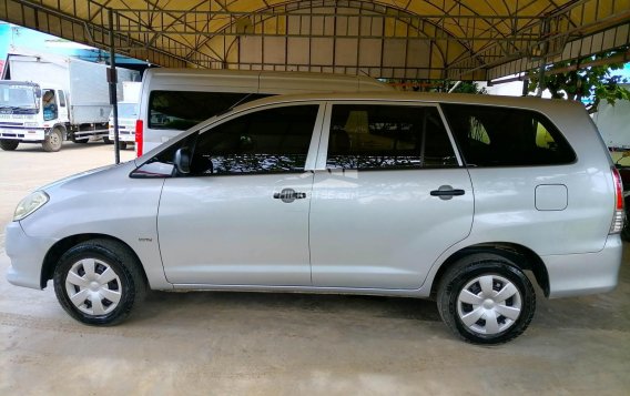 2011 Toyota Innova  2.0 J Gas MT in Lapu-Lapu, Cebu-9