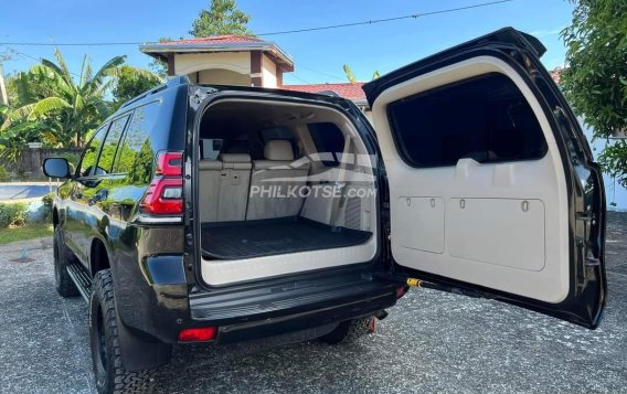 2013 Toyota Land Cruiser Prado 4.0 4x4 AT (Gasoline) in Manila, Metro Manila-5