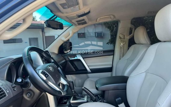 2013 Toyota Land Cruiser Prado 4.0 4x4 AT (Gasoline) in Manila, Metro Manila-3