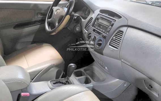 2011 Toyota Innova  2.8 E Diesel AT in Lemery, Batangas-12