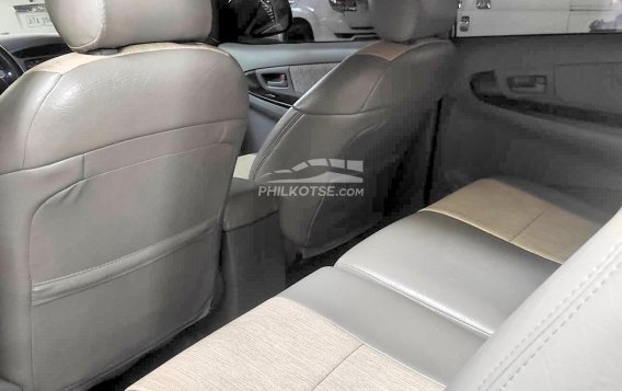 2011 Toyota Innova  2.8 E Diesel AT in Lemery, Batangas-8