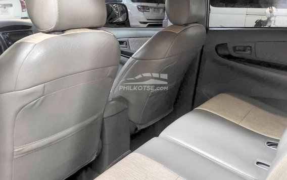 2011 Toyota Innova  2.8 E Diesel AT in Lemery, Batangas-6