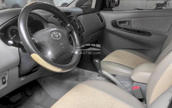 2011 Toyota Innova  2.8 E Diesel AT in Lemery, Batangas-2