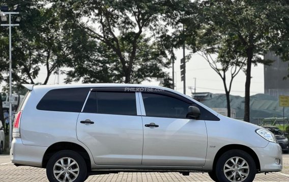 2011 Toyota Innova in Makati, Metro Manila-4