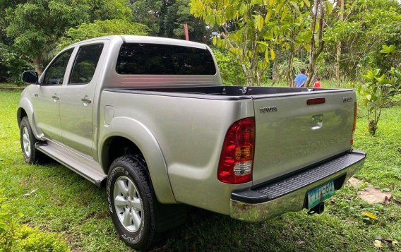 Purple Toyota Hilux 2011 for sale in Marikina-6