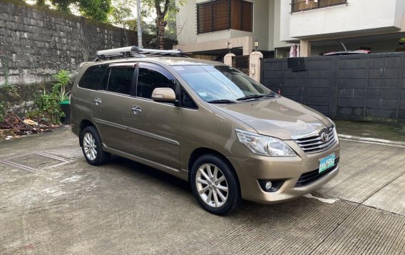 Sell Purple 2012 Toyota Innova in Quezon City