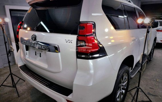 2019 Toyota Land Cruiser Prado 4.0 4x4 AT (Gasoline) in Caloocan, Metro Manila-4