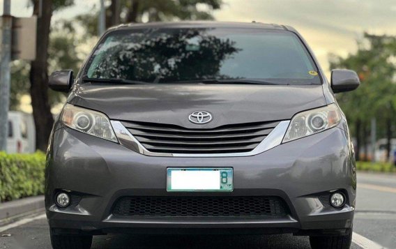 Purple Toyota Sienna 2011 for sale in Makati-1