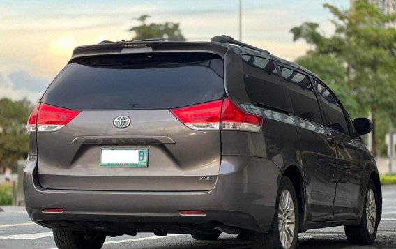 Purple Toyota Sienna 2011 for sale in Makati-3