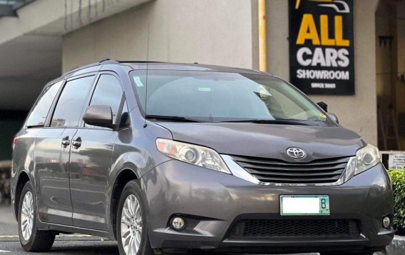 Purple Toyota Sienna 2011 for sale in Makati