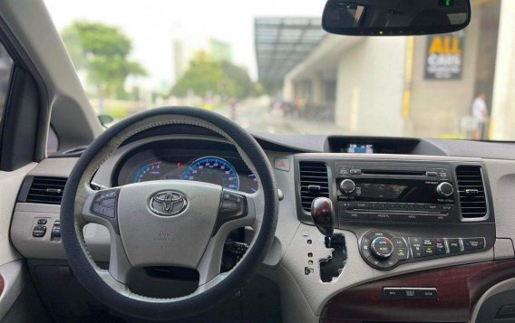 Purple Toyota Sienna 2011 for sale in Makati-6