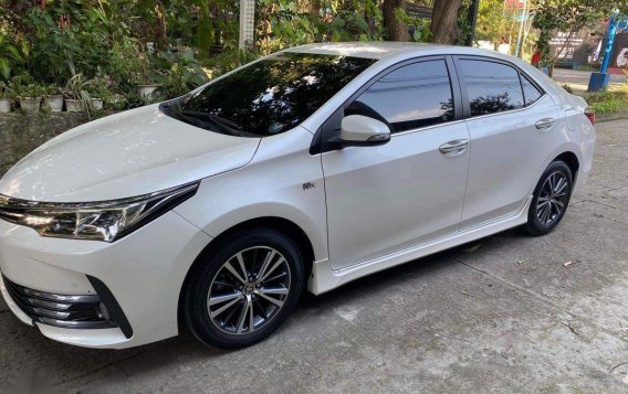Pearl White Toyota Corolla altis 2018 for sale in Manila-1