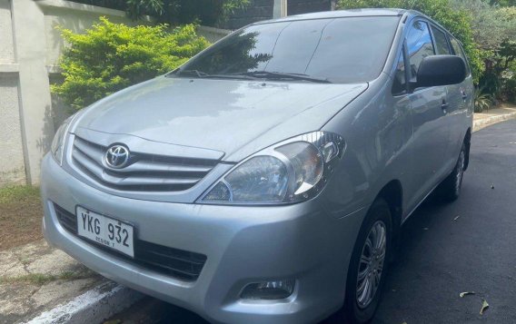 Sell Purple 2011 Toyota Innova in Marikina-2