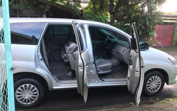 Sell Purple 2011 Toyota Innova in Marikina-5