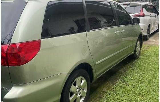 Purple Toyota Sienna 2010 for sale in Automatic-3