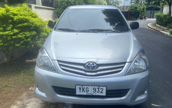 Sell Purple 2011 Toyota Innova in Marikina