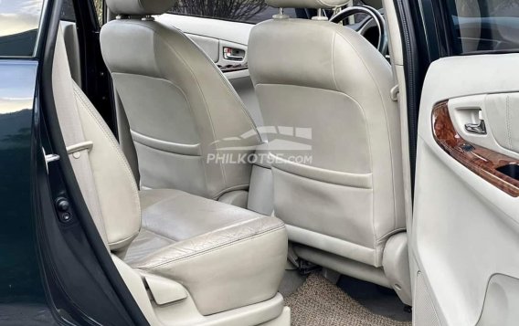 2015 Toyota Innova  2.8 V Diesel AT in Manila, Metro Manila-3