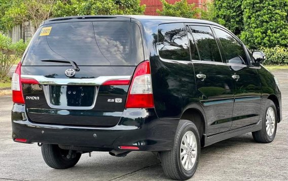 Selling Purple Toyota Innova 2015 in Manila-4