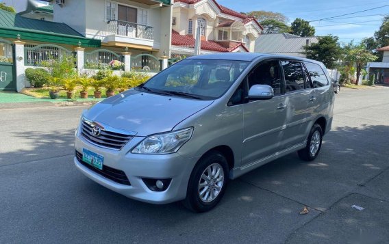 Purple Toyota Innova 2012 for sale in Quezon City-1