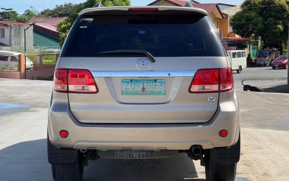 Silver Toyota Fortuner 2006 for sale in Parañaque-1