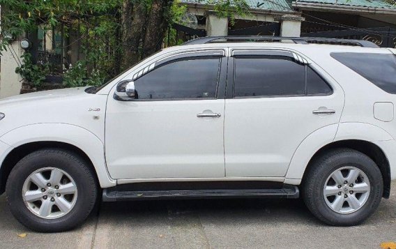 Selling Purple Toyota Fortuner 2011 in Quezon City-1
