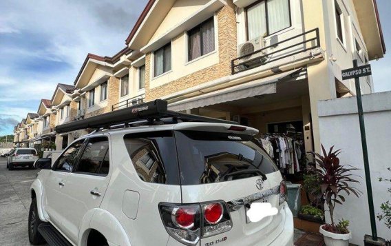 Selling Pearl White Toyota Fortuner 2015 in Pateros-3