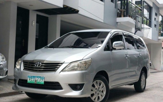 Purple Toyota Innova 2013 for sale in Quezon City-1