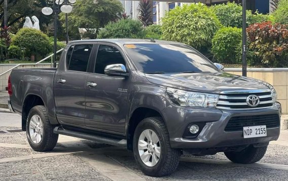 Purple Toyota Hilux 2019 for sale in Manila-2