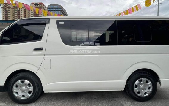 2017 Toyota Hiace  Commuter 3.0 M/T in Quezon City, Metro Manila-6