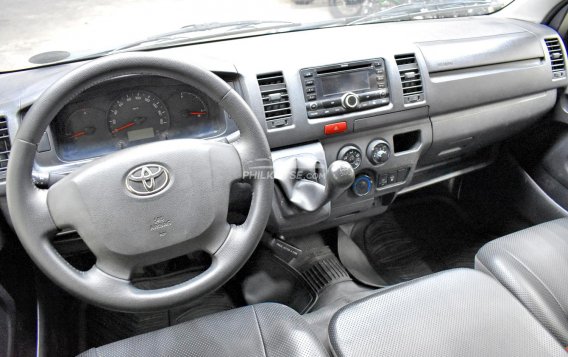 2017 Toyota Hiace  Commuter 3.0 M/T in Lemery, Batangas-13