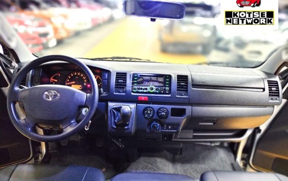 2019 Toyota Hiace  Commuter 3.0 M/T in Quezon City, Metro Manila-7