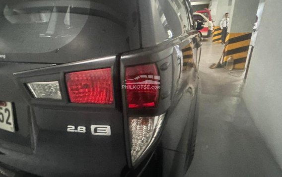 2017 Toyota Innova  2.8 E Diesel MT in Makati, Metro Manila-8