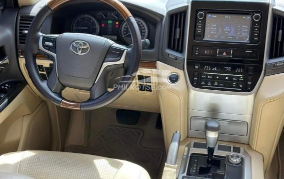 2016 Toyota Land Cruiser VX 3.3 4x4 AT in Manila, Metro Manila-22