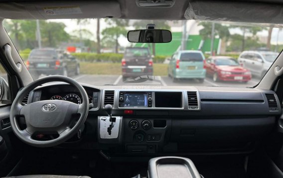2015 Toyota Hiace Super Grandia in Makati, Metro Manila-6