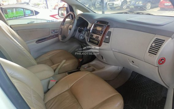 2012 Toyota Innova  2.8 V Diesel AT in Parañaque, Metro Manila-3