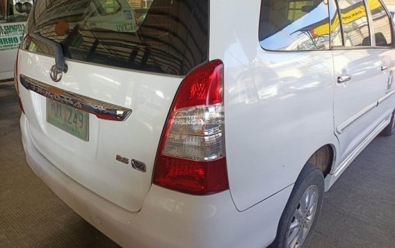 2012 Toyota Innova  2.8 V Diesel AT in Parañaque, Metro Manila-5