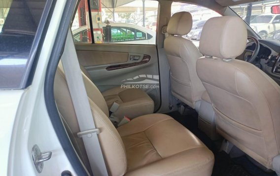 2012 Toyota Innova  2.8 V Diesel AT in Parañaque, Metro Manila-4