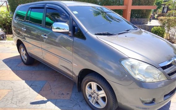 Purple Toyota Innova 2005 for sale in Cainta-2