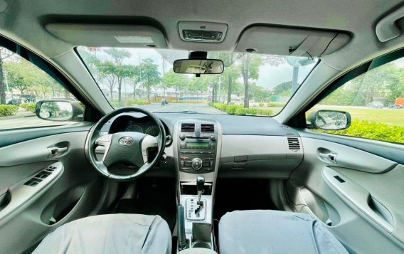 Silver Toyota Corolla altis 2010 for sale in Automatic-3