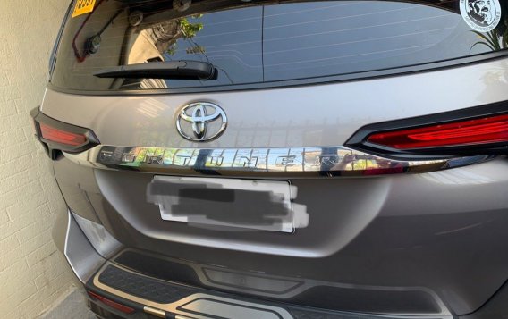 Selling Bronze Toyota Fortuner 2019 in Makati-8