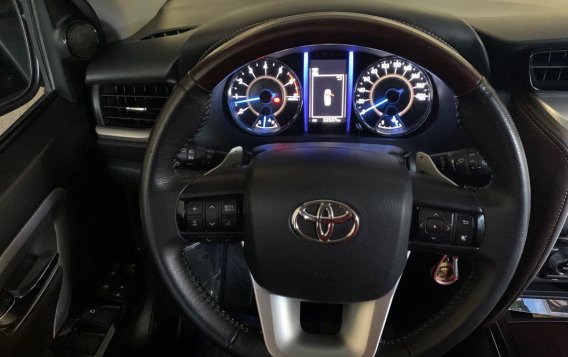 Selling Bronze Toyota Fortuner 2019 in Makati-2