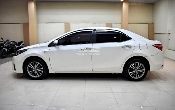 2016 Toyota Corolla Altis V 1.6 White Pearl  in Lemery, Batangas-20