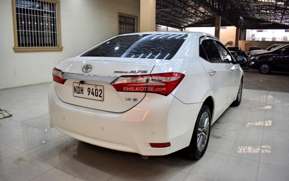 2016 Toyota Corolla Altis V 1.6 White Pearl  in Lemery, Batangas-19
