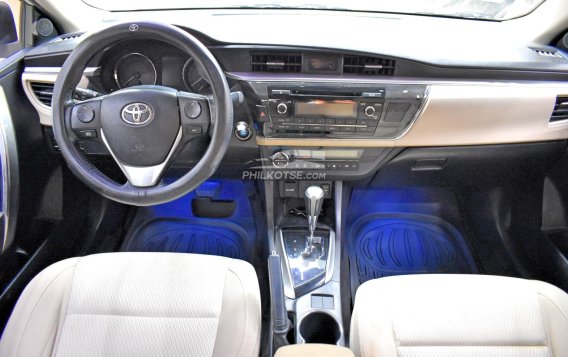 2016 Toyota Corolla Altis V 1.6 White Pearl  in Lemery, Batangas-10