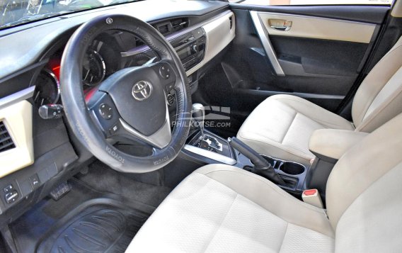 2016 Toyota Corolla Altis V 1.6 White Pearl  in Lemery, Batangas-13